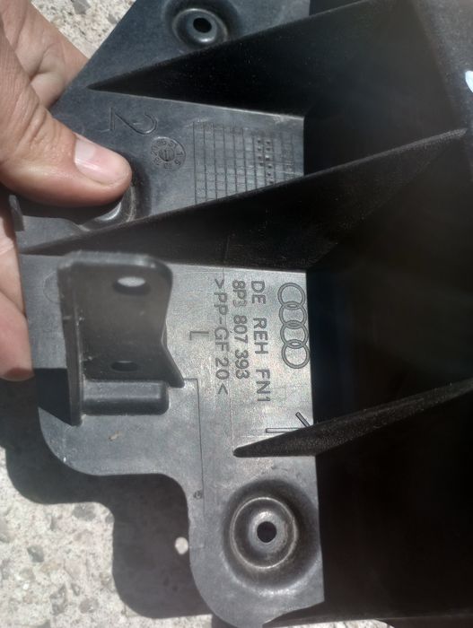 Audi a3 8 P ślizg zderzaka karoserii lewy tył tylny