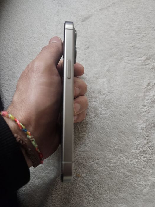 iPhone 15 Pro Natural Titanium - Como Novo!