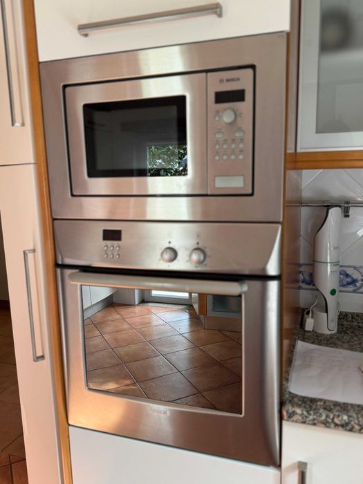 Conjunto Bosch encastrável – Forno + Micro-ondas em inox