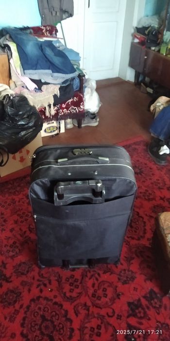 Прода велий чемодан