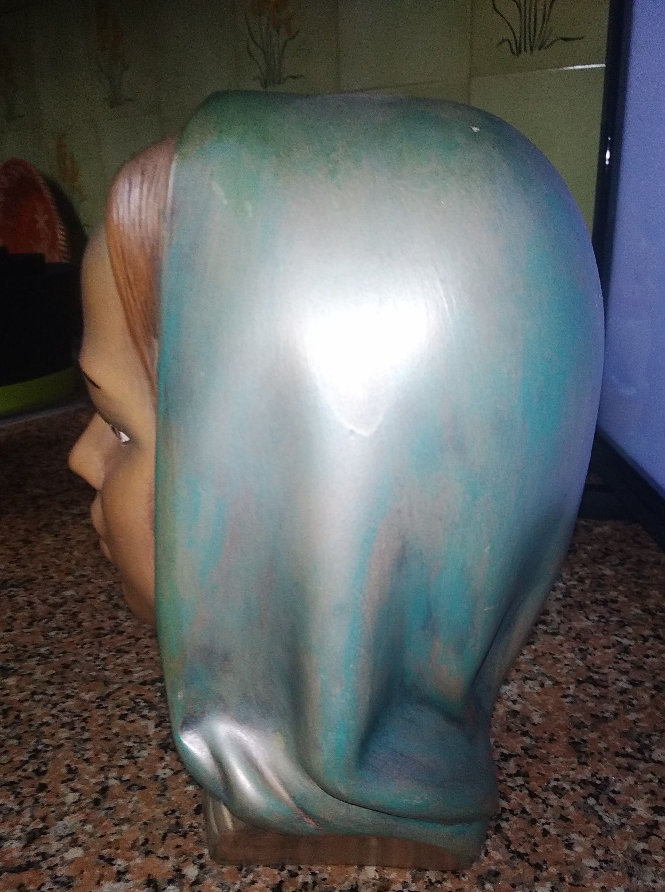 Busto feminino em cerâmica antigo