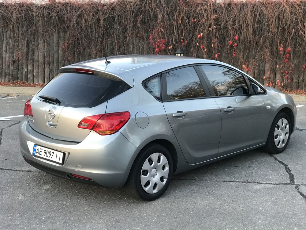 Продам Opel Astra J