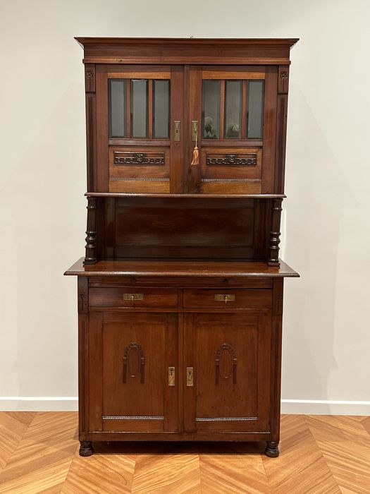 Kredens dwuczęściowy