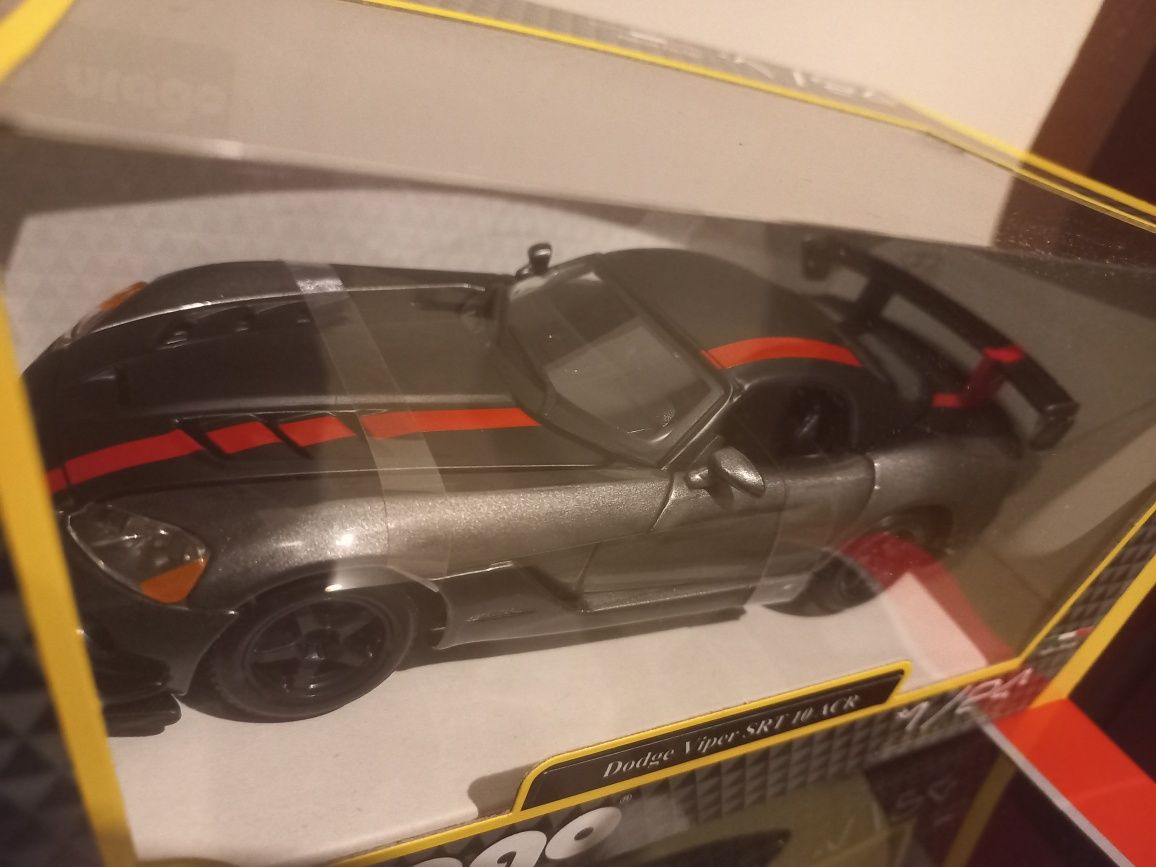 Bburago Dodge Viper SRT 10  skala 1:24