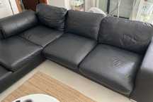 Sofá preto em pele com chaise longue