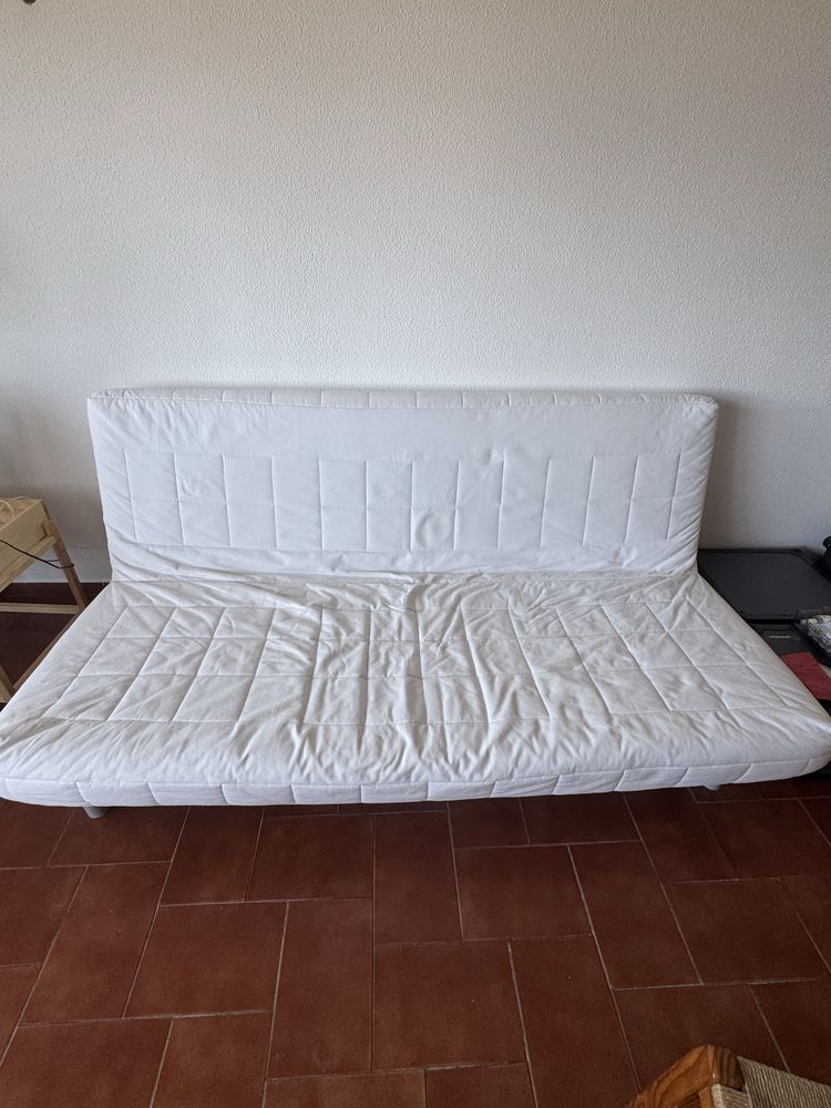 Sofa-cama 3 lugares com colchao e capa protetora incluida