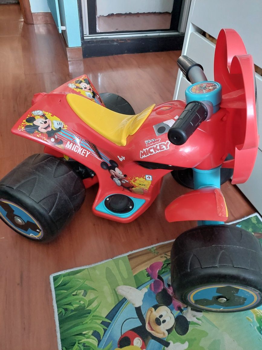 Mini moto quatro criança