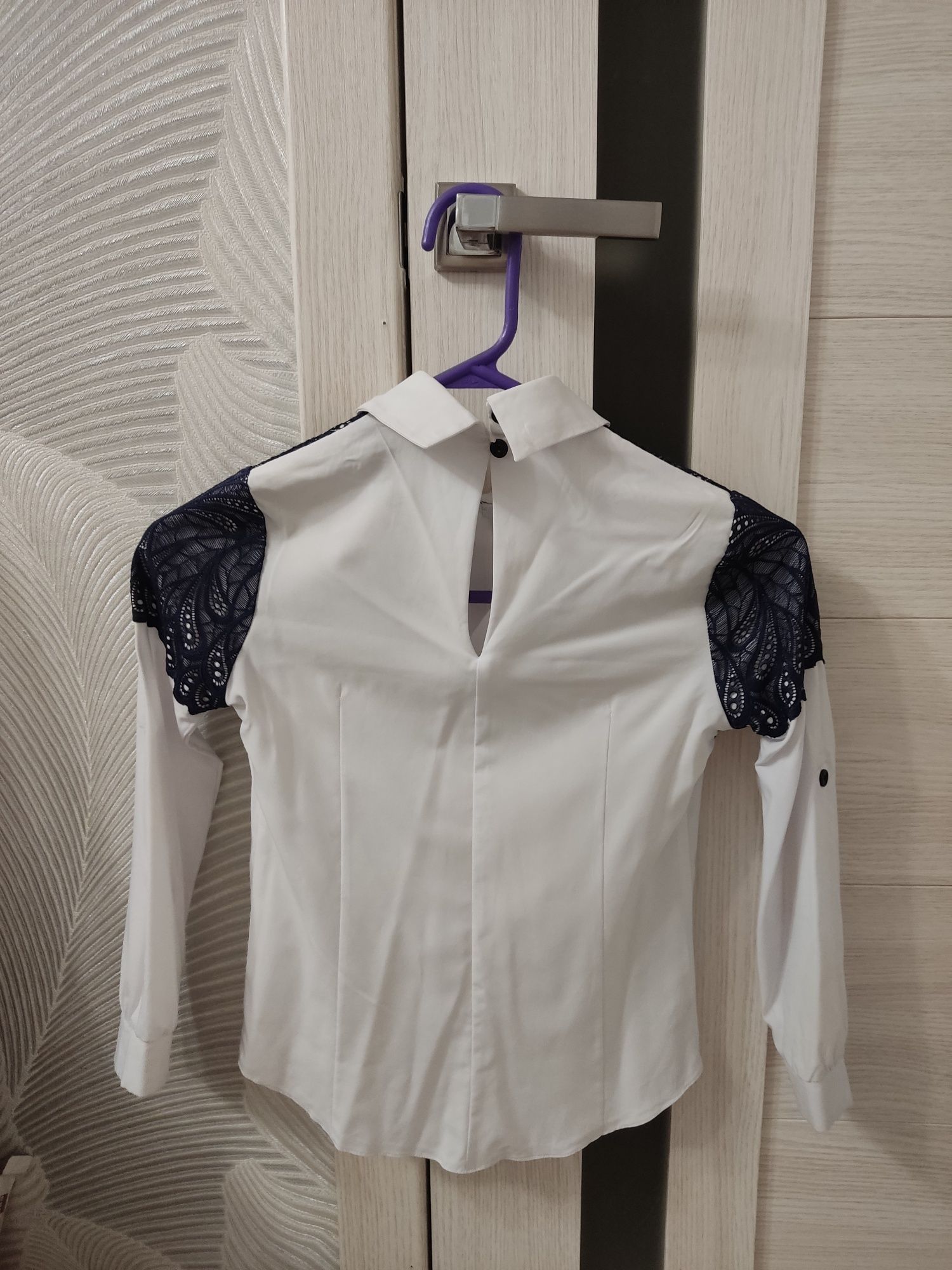 Біла блузка для дівчинки