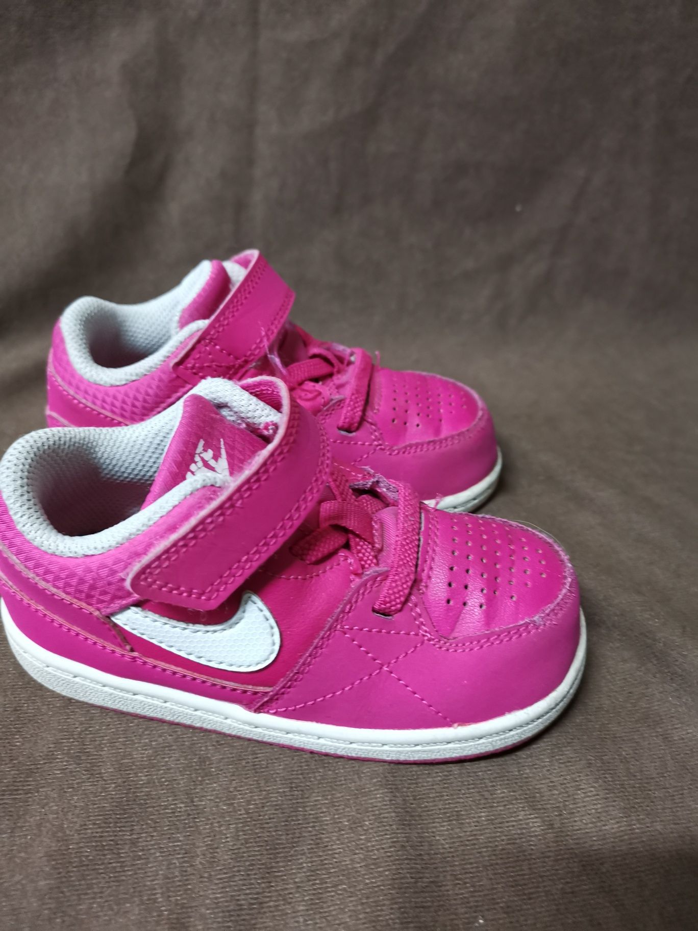 Buciki Nike rozm. 23,5        (19)