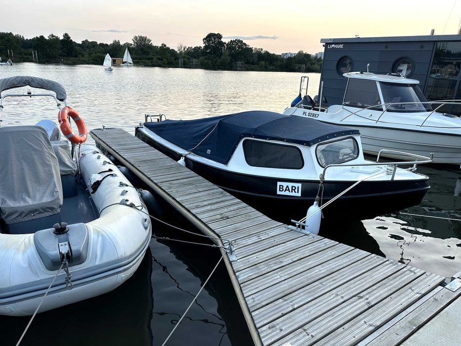 Łódź motorowa, motorówka
Solidna stalowa konstrukcja
Po renowacji.