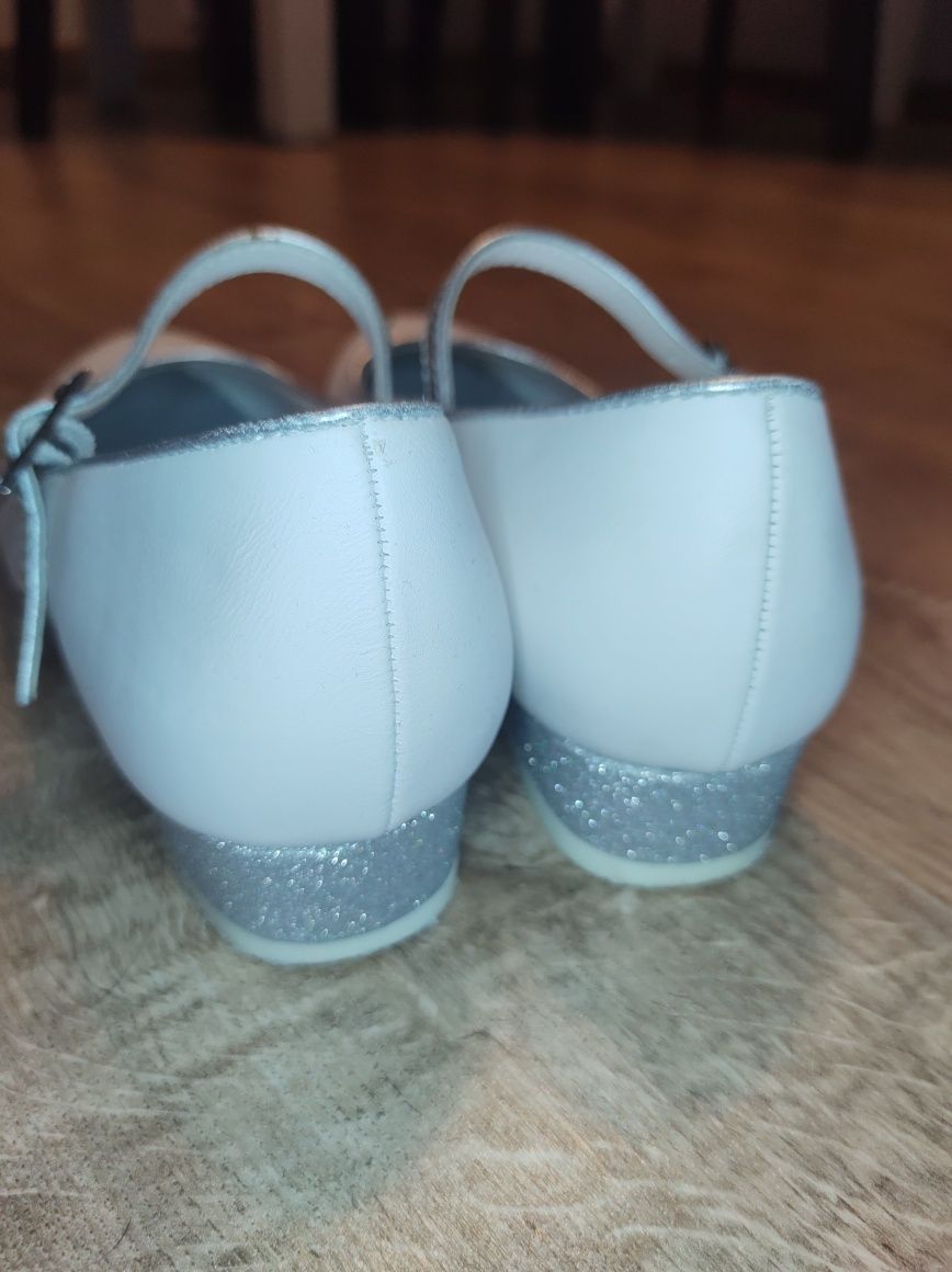 Buty białe / komunijne dla dziewczynki
