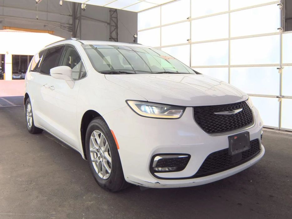 Chrysler Pacifica w drodze do portu