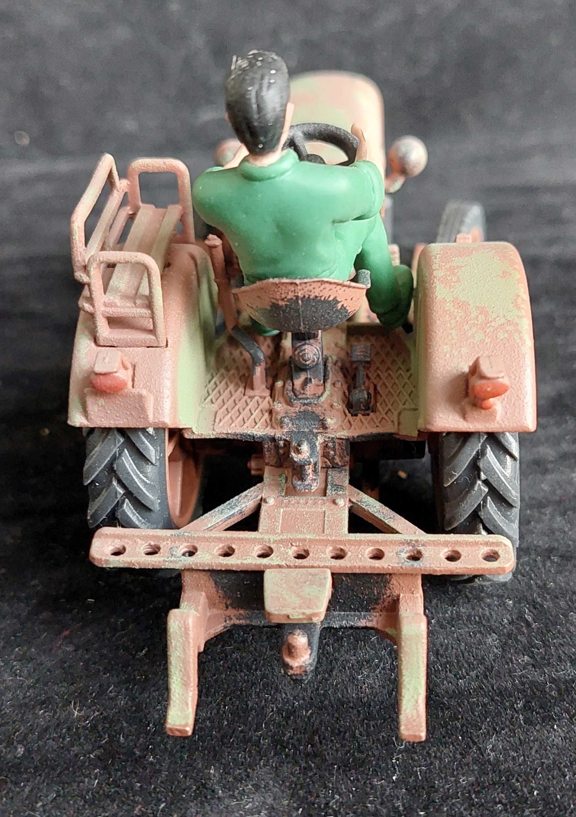 Siku 4466 Fendt Dieselross F 28 z rozrzutnikiem 1:32