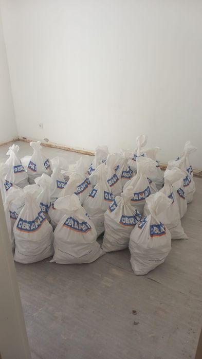 Recolha de monos e entulho.