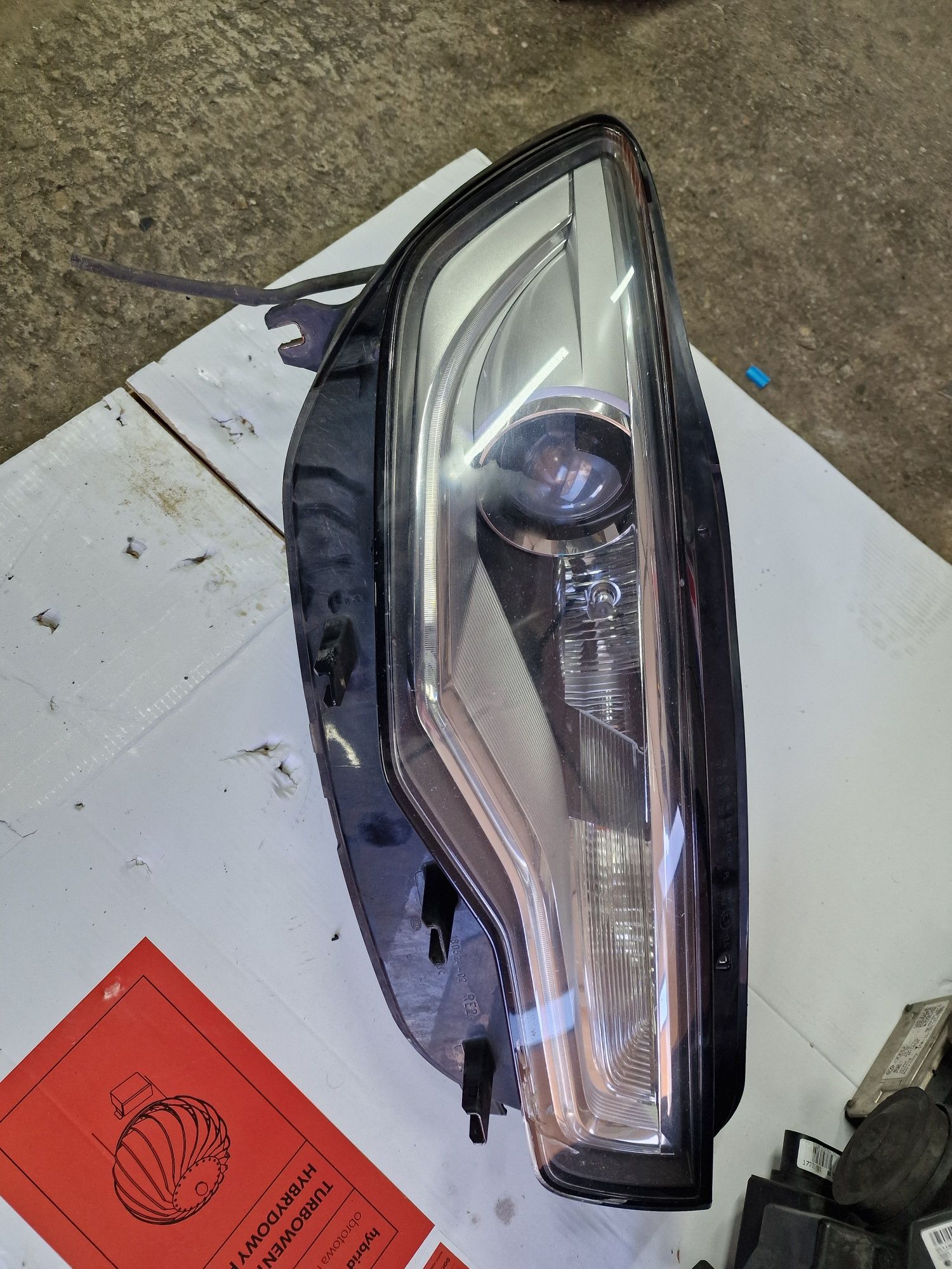 Audi a6 c7 lampa prawa przod kompletna bi-xenon cala kompletna przetwo