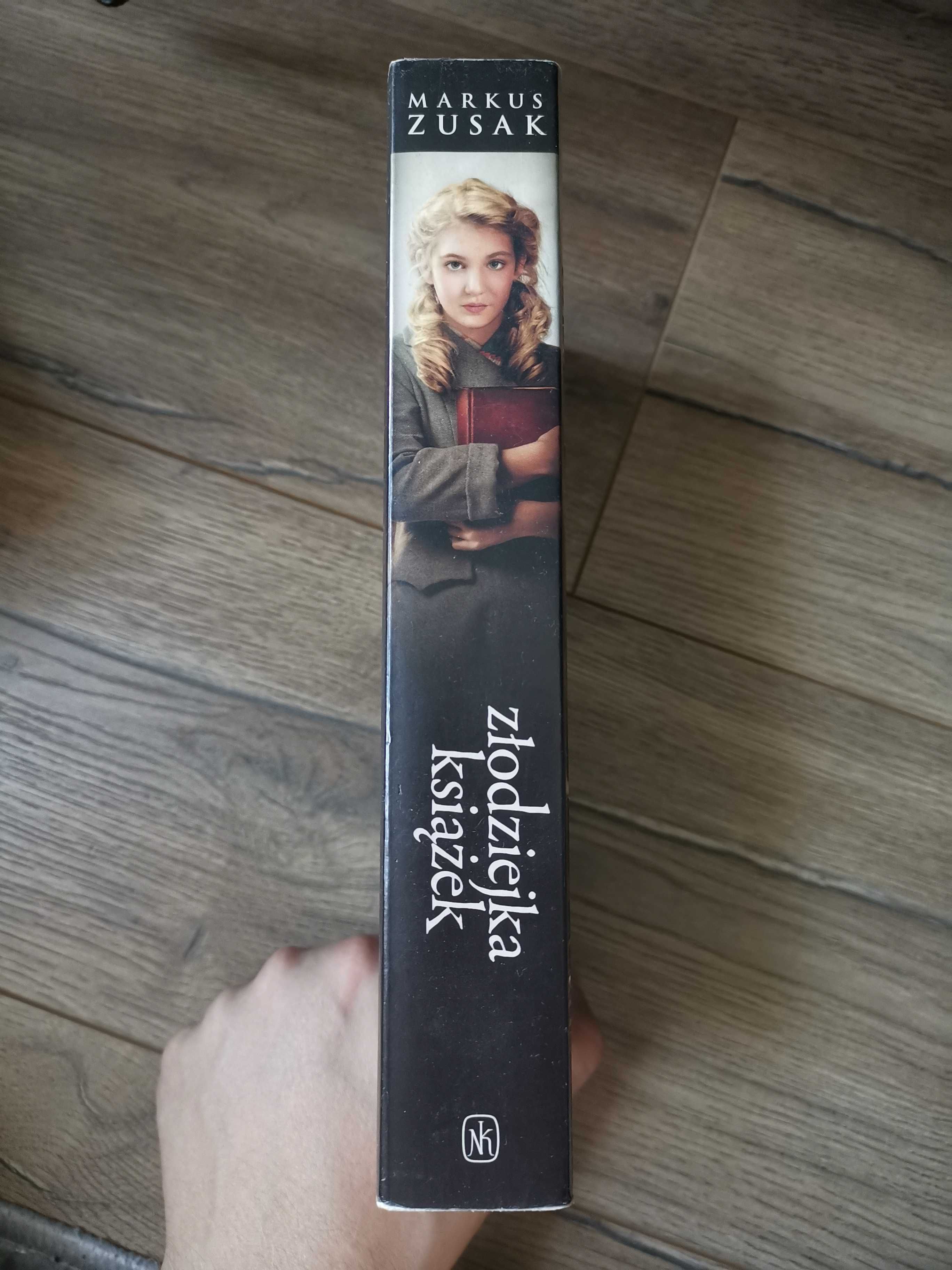 Markus Zusak - Złodziejka Książek