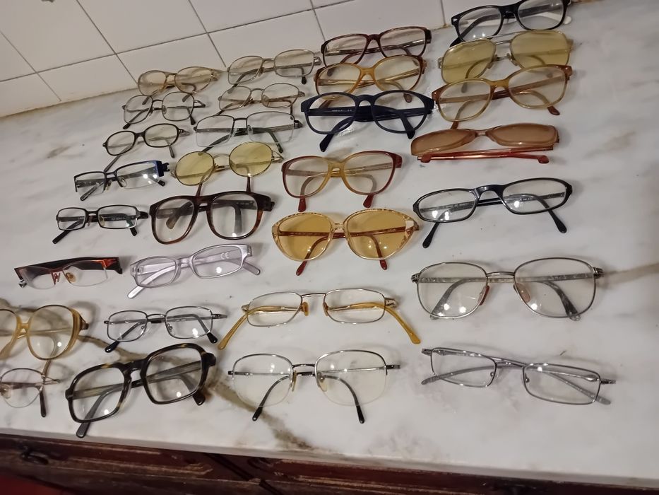 Conjunto de 30 Óculos de Leitura Diversos