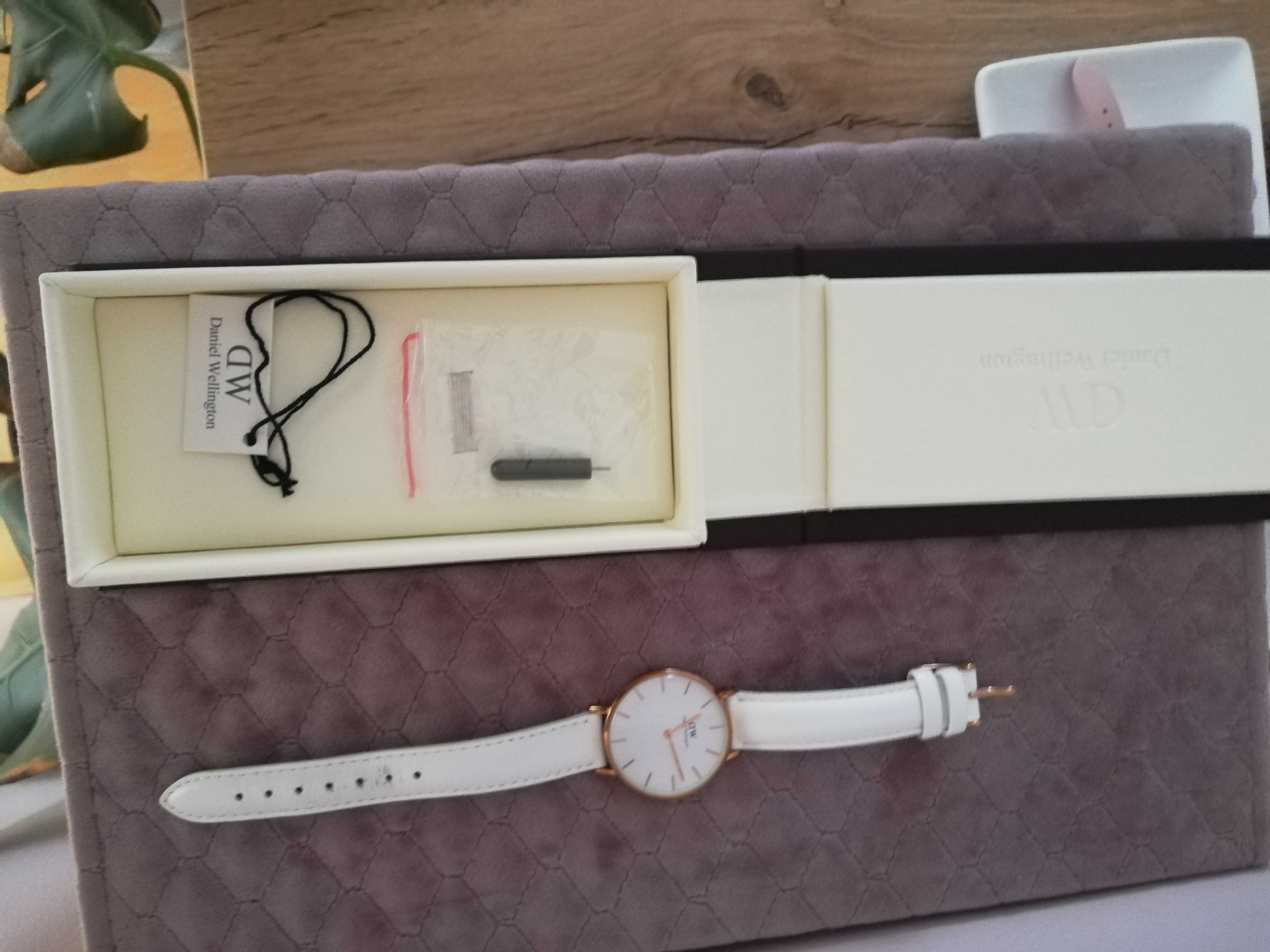Zegarek Daniel Wellington bialy pasek