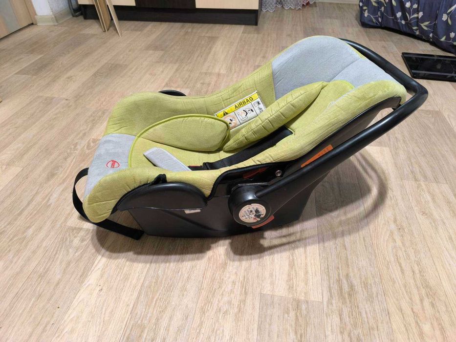 Дитяче автокрісло 0+