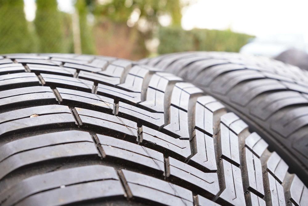 Continental 235/55R18 opony całoroczne 2 szt