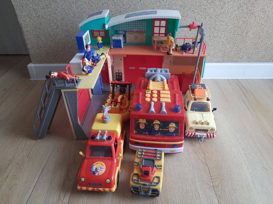 Remiza staracaka z pojazdami