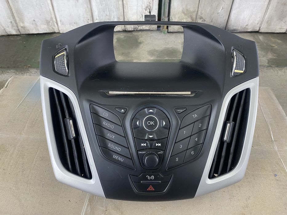 Центральні консолі на Ford Focus 3