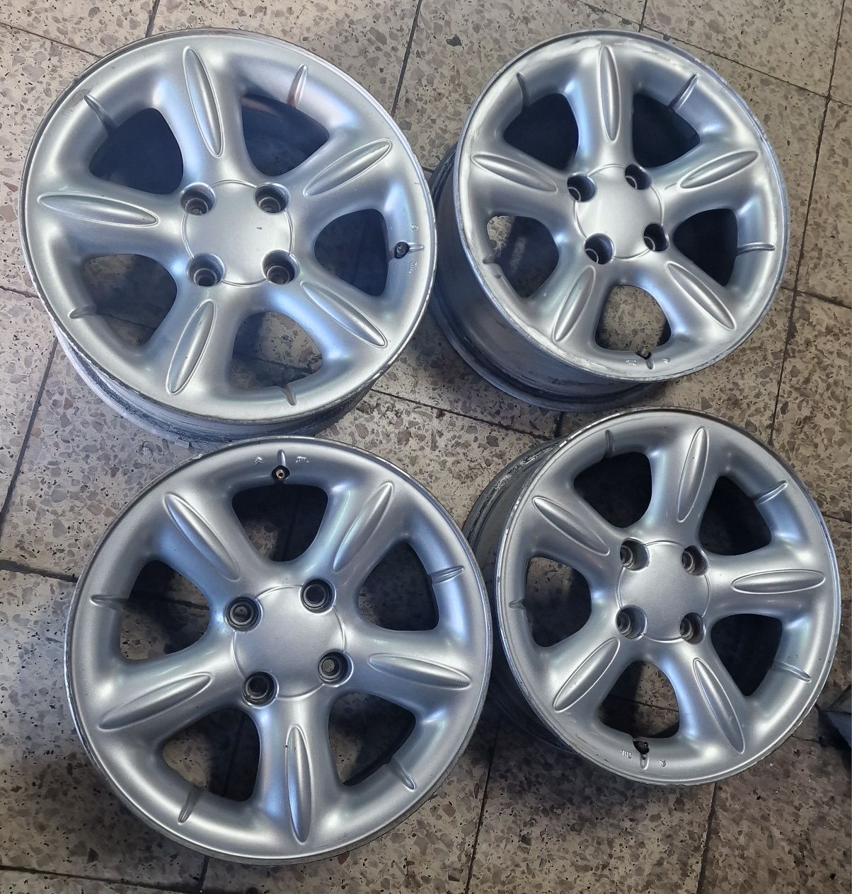 4 jantes 15 furação 4x108 peugeot ou Citroën sem enpenos excelente pre