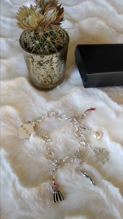 Pulseira com pendentes Avon - Nova