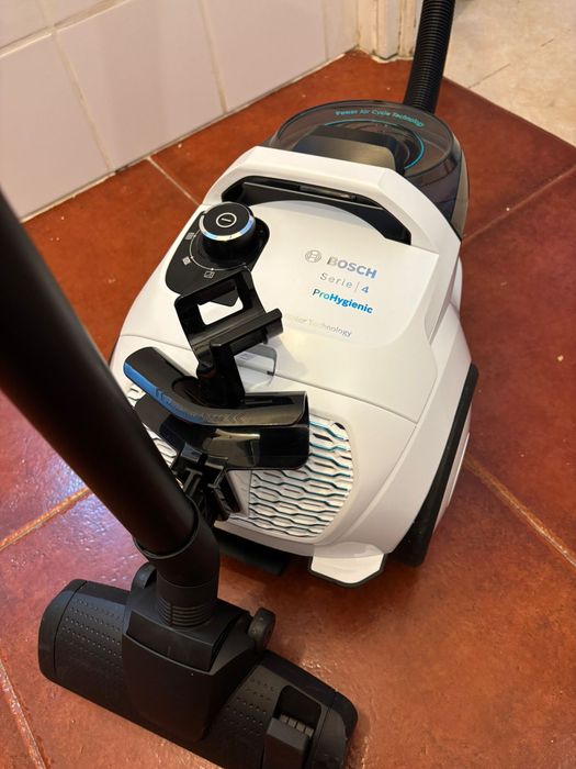 Aspirador Bosch serie 4 - sem saco
