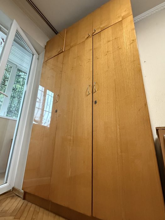 Продається шафа для одягу