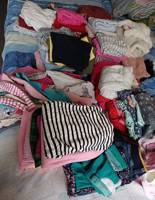 Віддам речі на дівчинку