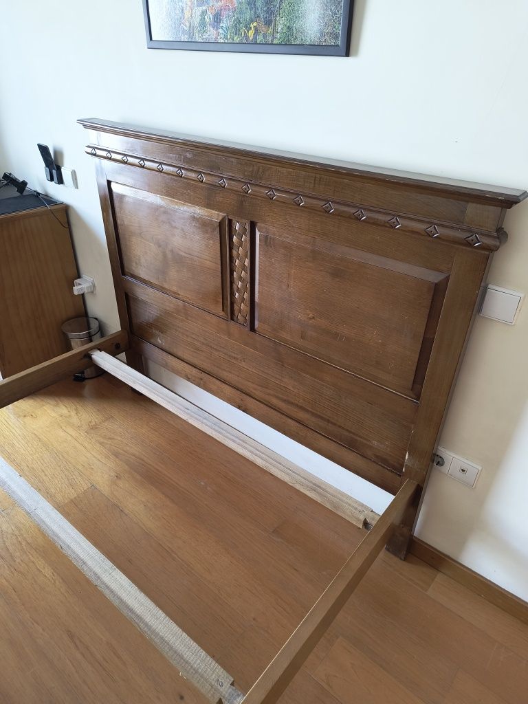 Cama de casal c/estrado incluído (estrutura)