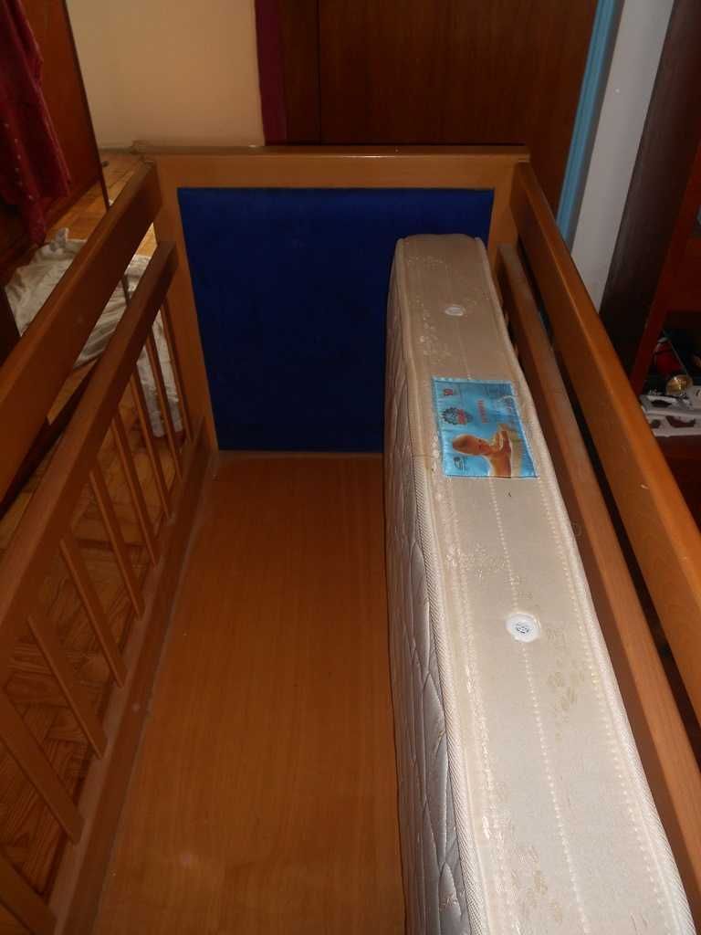 Cama bebé boa qualidade em azul e cor de rosa