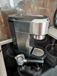 Ekspres kolbowy do kawy DeLonghi Dedica