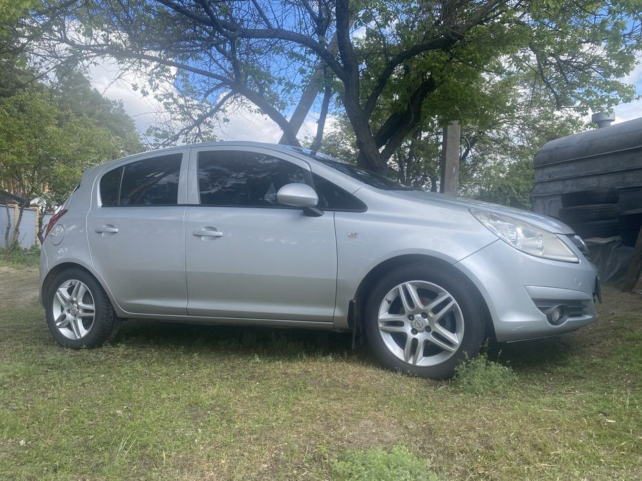Продам машину Opel corsa власник