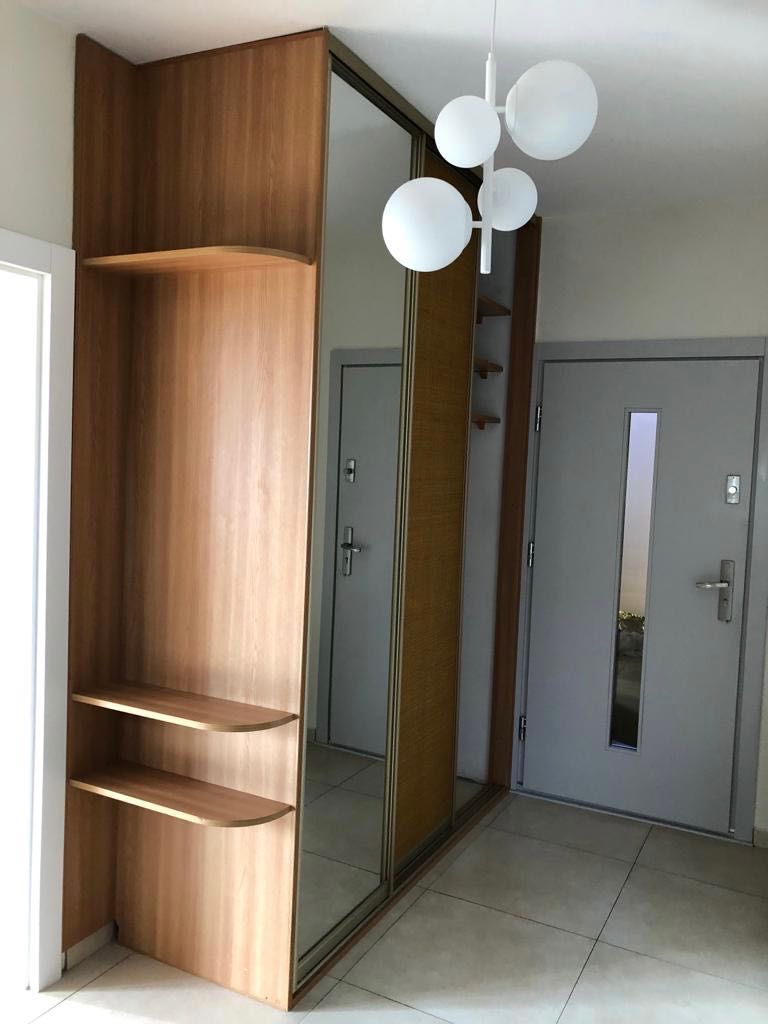 Ogromna szafa przesuwna lustro/rattan sypialnia przedpokoj