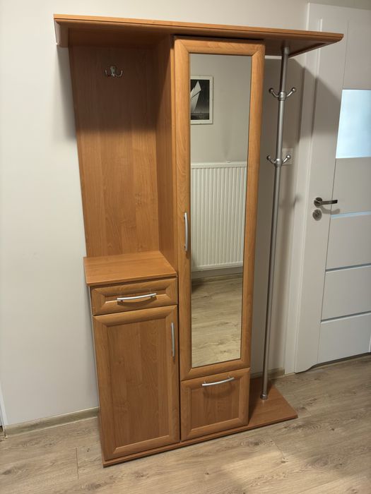 Szafka z wieszakami i lustrem – do przedpokoju