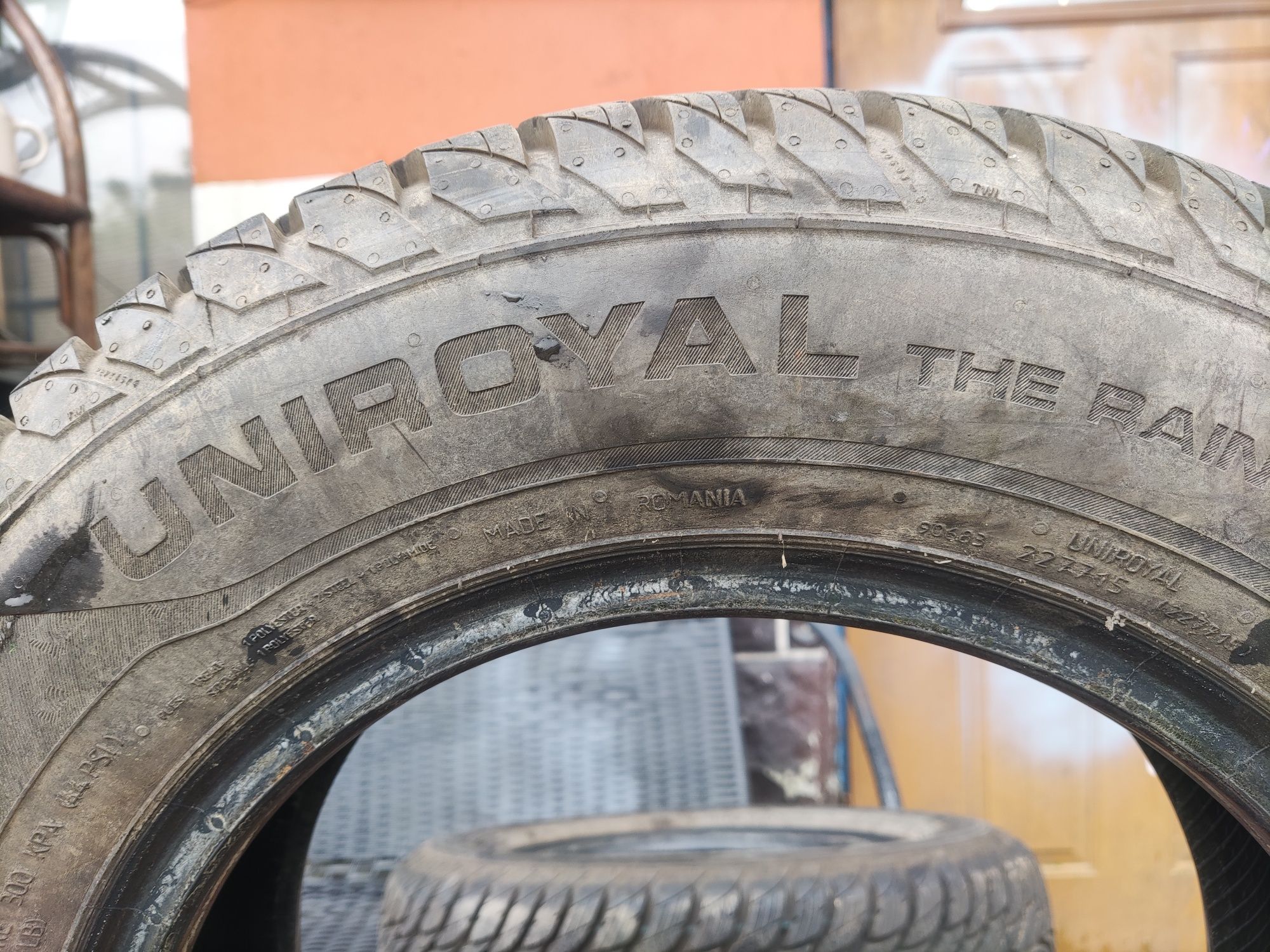 Opony wielosezonowe Unioryal 155/80/13. Jak nowe. Rok 2015.