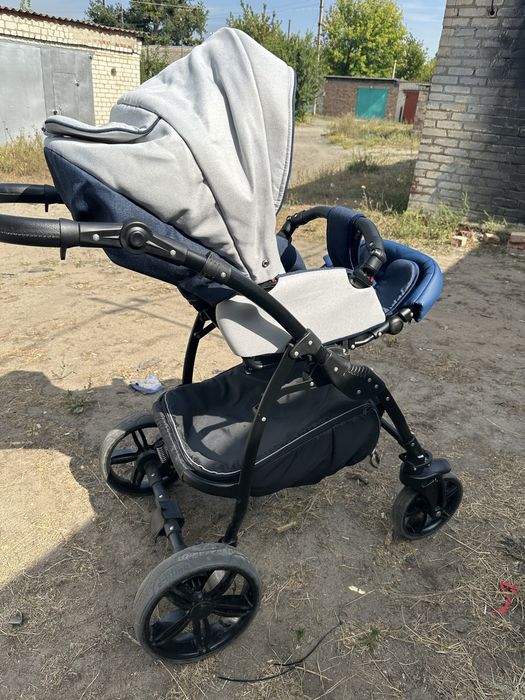 Коляска Classik 2 в 1.   ( на ОЛХ доставки не отписываю )