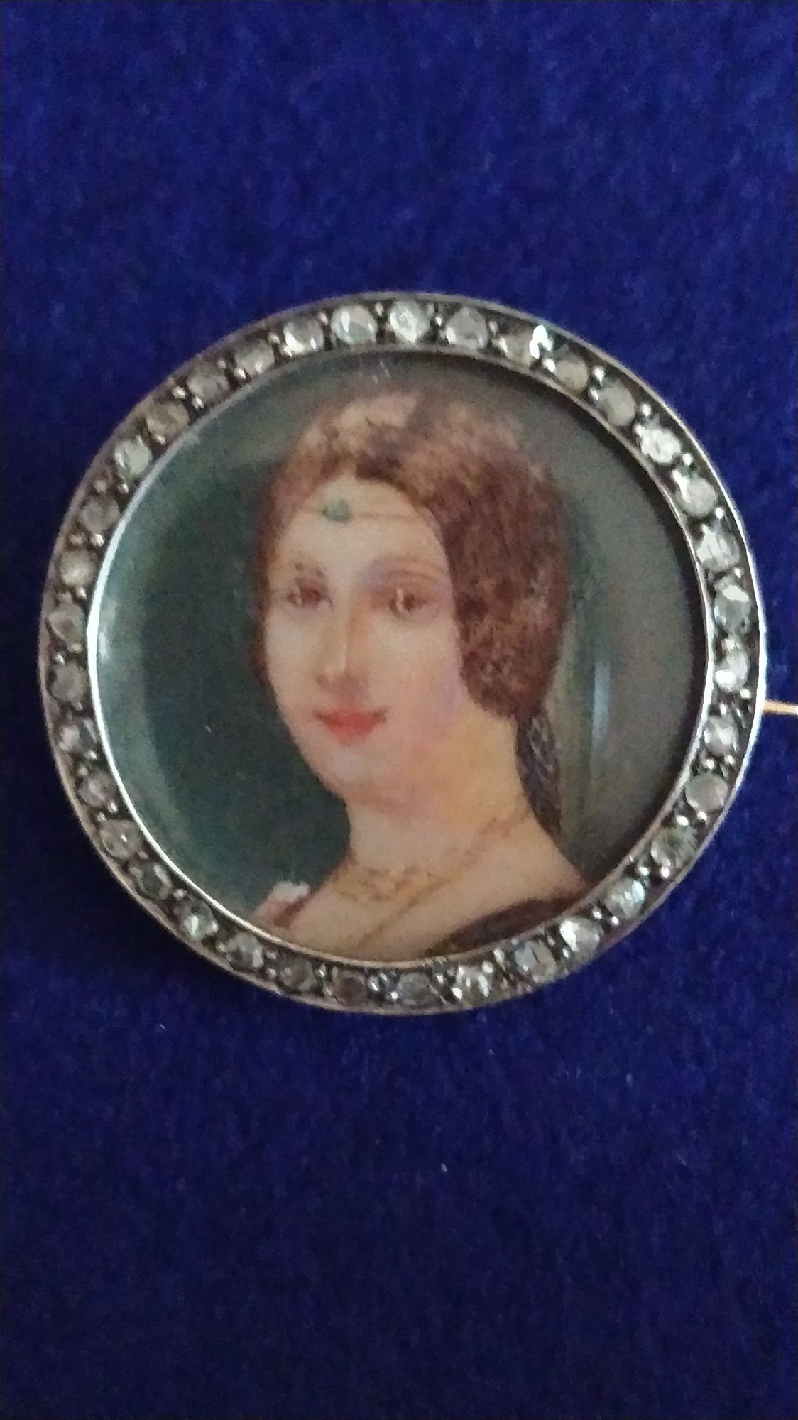 Pregadeira de ouro com prata e diamantes