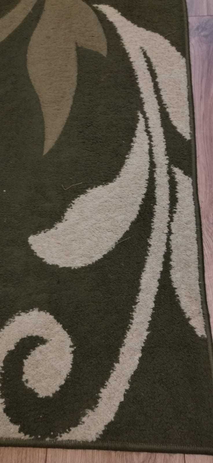 Ładny dywan 100 x 200 w bardzo dobrym stanie