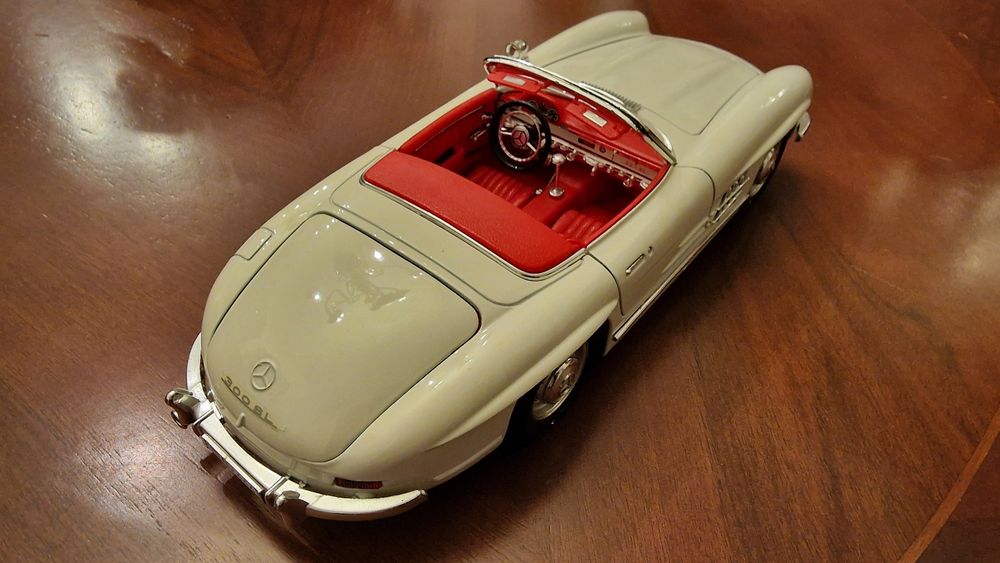Burago: Mercedes 300 SL Roadster 1/18