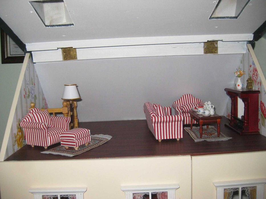 CASA DE BONECAS ELETRIFICADA