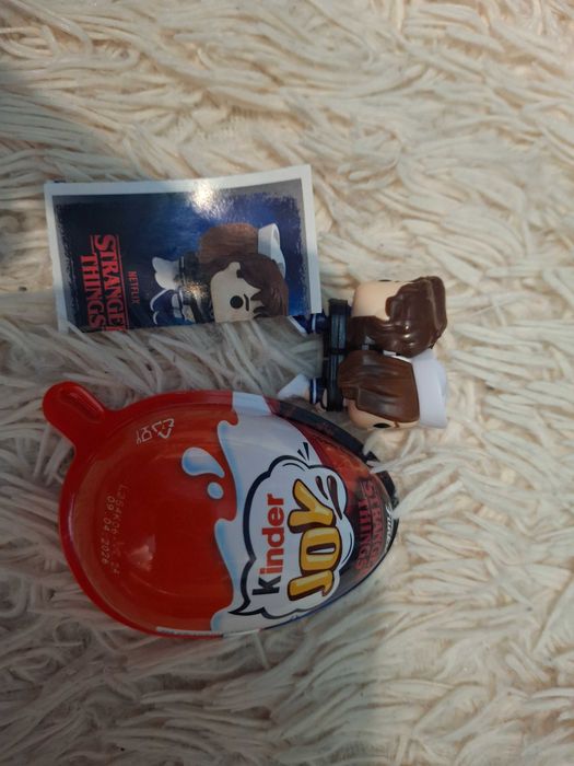 Стів і робін кіндер "Stranger things"