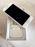 iPhone 8 silver 64 GB słuchawki