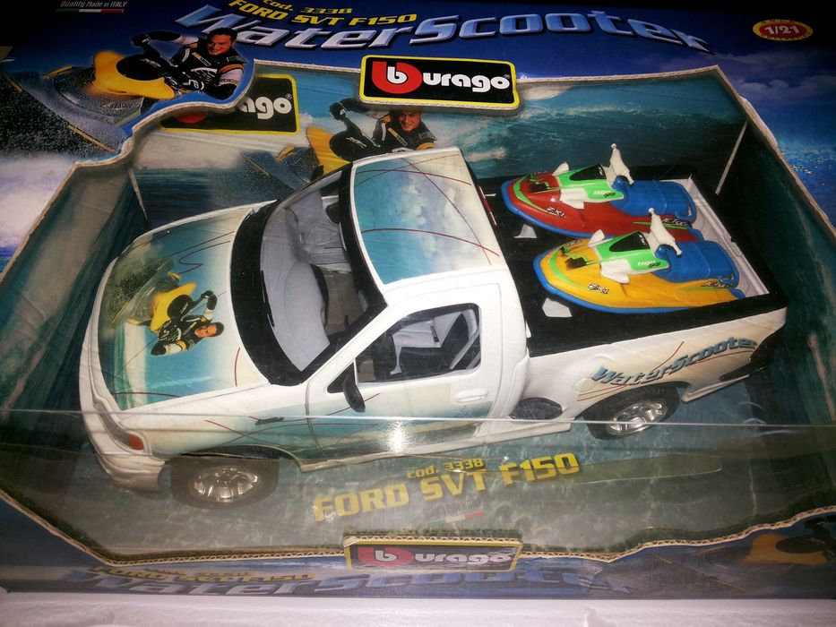 Carros de Coleção Burago - Ford F-150 WATER SCOOTER 1999 - Escala 1/21