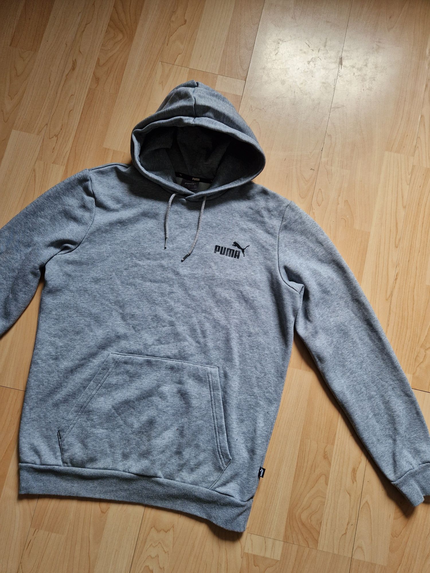 Bluza Puma
Rozmiar: S/M
Wymiary:
Szerokość mierzon pod pachami:2x53cm