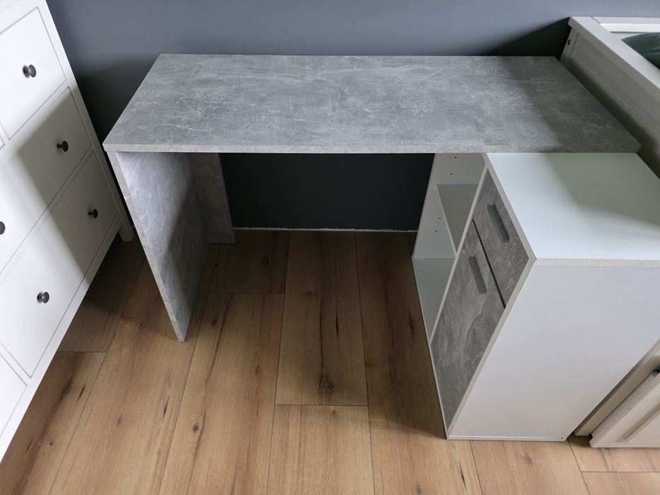 Biurko narożne ze zmianą pozycji białe