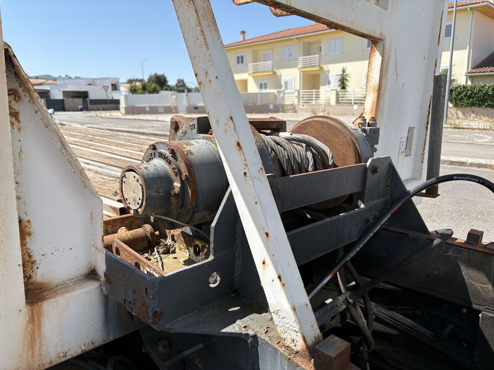 PORTA MÁQUINAS 26 T, com Guincho 20T e 9,50mts estrado