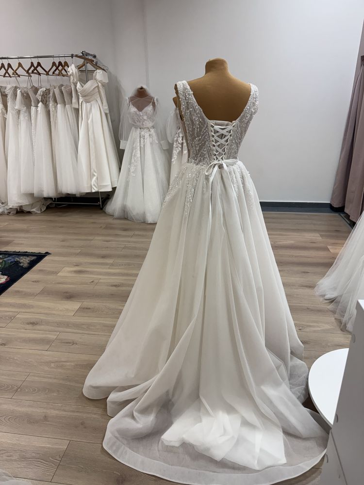 Nowa błyszcząca suknia slubna bogato zdobiona z cekinami glamour 36